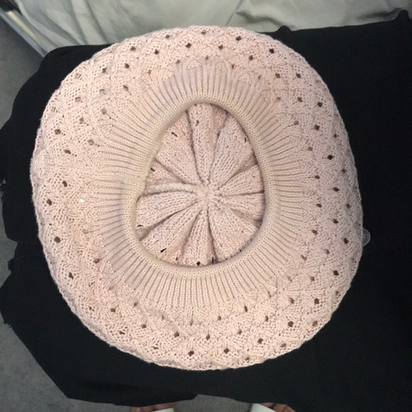 Pink barrette. 💕 - Picture 2 of 5